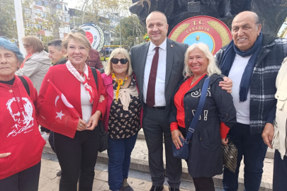 Çınarcık’ta bayram coşkusu çelenk sunumuyla başladı