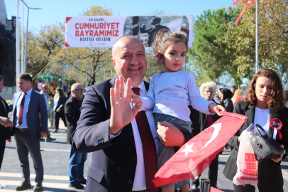 Çınarcık'ta Cumhuriyet coşkusu meydanlara sığmadı