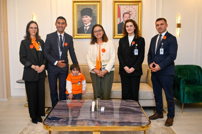 Kanseri yenen minik Ayberk’ten Vali Kaya’ya anlamlı ziyaret