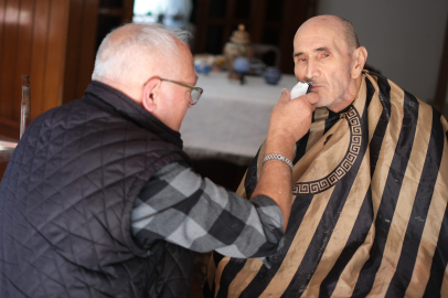 Çiftlikköy’de evde berber ve kuaförlük hizmetleri devam ediyor