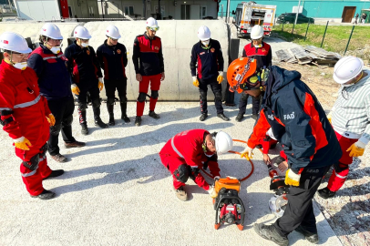 Altınova İtfaiyesi personellerine arama-kurtarma eğitimi