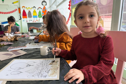 Kahve kokulu resimlerle renkli bir gün