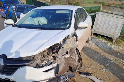 Altınova’da iki otomobil çarpıştı! 1 hafif yaralı