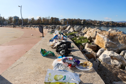 Kayalıklardan çıkan atıklar pes dedirtti