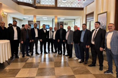 AK Parti Teşkilatı’ndan genç çifte ömür boyu mutluluk dileği