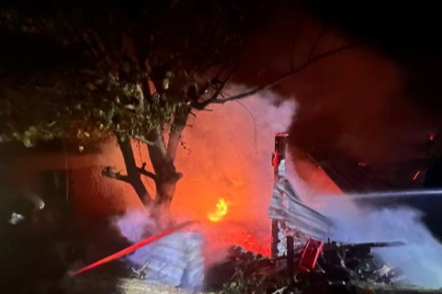 Çiftilkköy’de alev topuna dönen baraka küle döndü