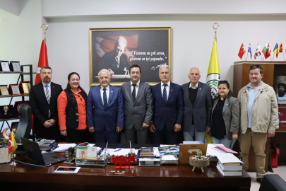 Canbay CHP Heyeti ile görüştü