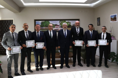 Okul müdürlerine başarı belgeleri verildi