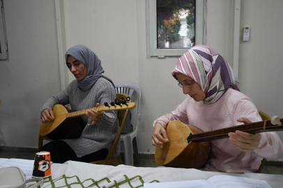 Altınova’da bağlama kursuna yoğun ilgi