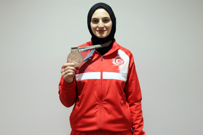 Zührenaz Olimpiyat Madalyası ile döndü