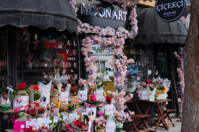 Öğretmenler Günü çiçekçilerin yüzünü güldürdü