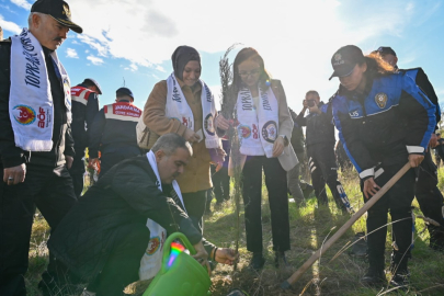 Yüzlerce fidan şehitler için toprakla buluştu