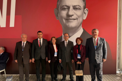 CHP heyeti tam kadro kurultaya katıldı
