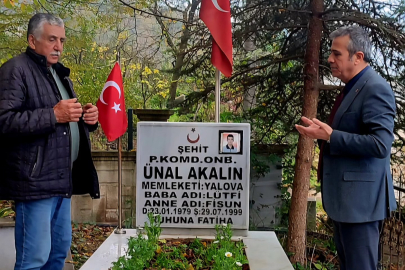 Esenköy’ün minikleri terör şehidi Akalın’ın kabrini çiçeklerle süsledi