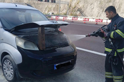 Otoyol Altınova mevkiinde korkutan araç yangını