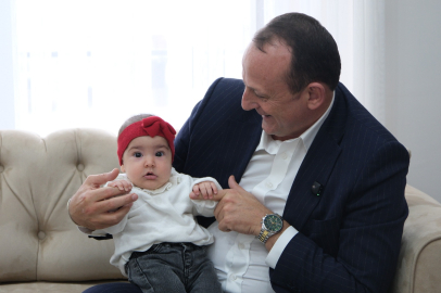 Başkan Yele, yeni doğan bebeklere hediyelerini verdi