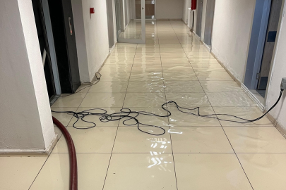 Yalova’da aile sağlığı merkezini yağmur suyu bastı