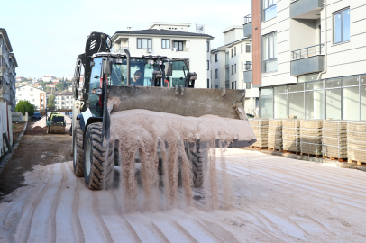 Çiftlikköy’de asfalt ve parke çalışmaları sürüyor
