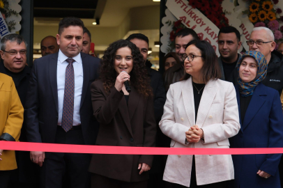 Ebrar Eczanesi yoğun katılımla açıldı