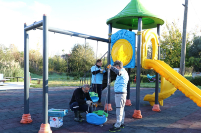 Çiftlikköy’de çocuk oyun parkları yenileniyor