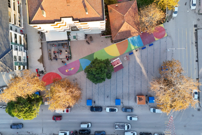 Çiftlikköy’de kent mobilyaları yenileniyor