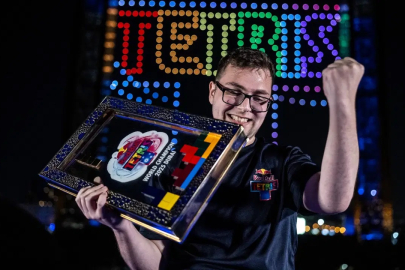 YÜ öğrencisi Fehmi Atalar Tetris Dünya Şampiyonu oldu