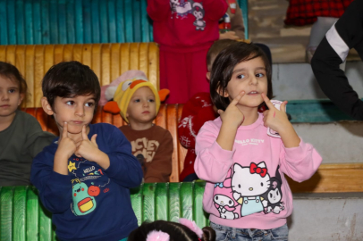 Yalova Belediyesi’nden miniklere tiyatro keyfi