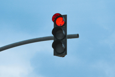 Bakan Ali Yerlikaya, “6. kırmızı ışık ihlalinde ehliyet iptal edilecek”