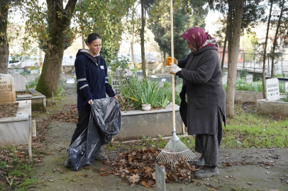Kadıköy Belediyesi’nden Merkez Mahalle mezarlığında temizlik çalışması