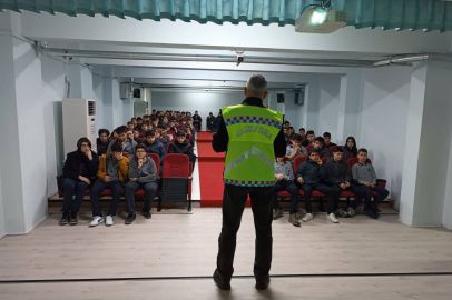 Jandarmadan liselilere kritik eğitim