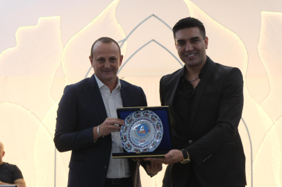 Çiftlikköy’de Mehmet Anaç’la Kadınlar Matinesi coşkusu yaşandı