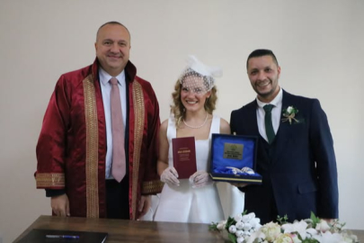 Başkan Kurt, genç çiftin nikah törenini gerçekleştirdi