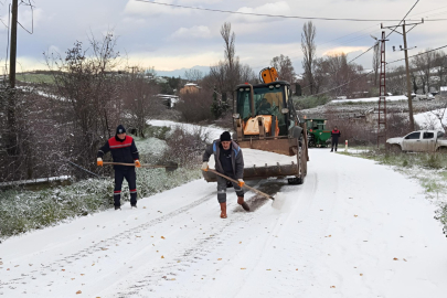 Çiftlikköy Belediyesi ekiplerinden kar mesaisi