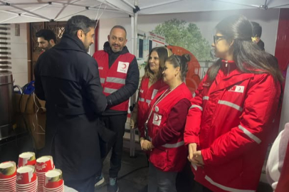 Yalova Ak Parti’den Kızılay çadırına ziyaret