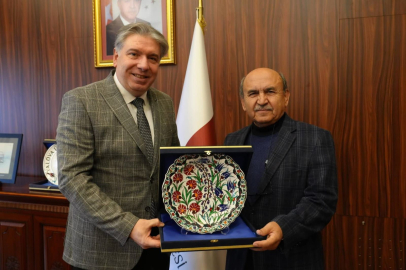 Yalova Üniversitesi’nin çınarı emekliye ayrıldı