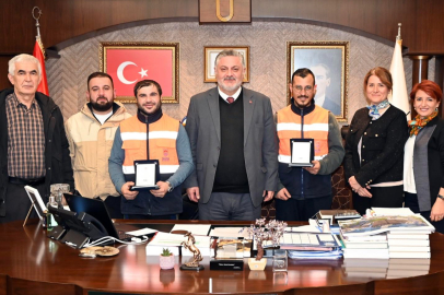 Yalova Belediyesi’nden personele başarı plaketi
