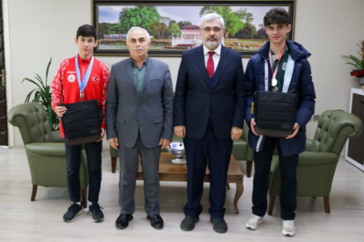 Başarılı sporcular ödüllendirildi