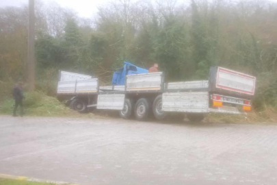 Fırtına nedeniyle Subaşı rampasında tır yoldan çıktı