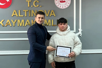 Ödüllerini Kaymakam Kazar verdi
