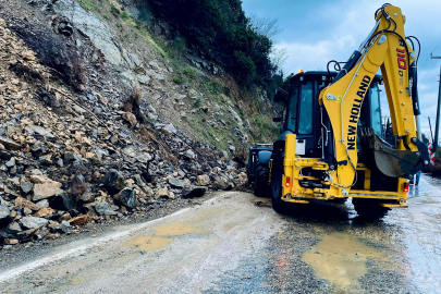 Esenköy- Armutlu yolunda heyelan paniği