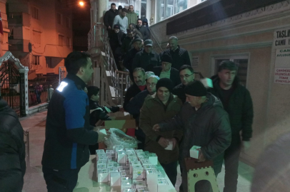 Çınarcık Belediyesi’nden kandil simidi ikramı