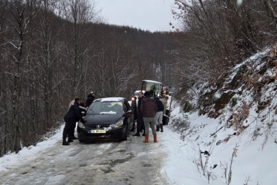 Delmece yolunda mahsur kalan 35 kişi operasyonla kurtarıldı