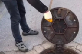 Çınarcık’ta rögar kapaklarında ilaçlama çalışması