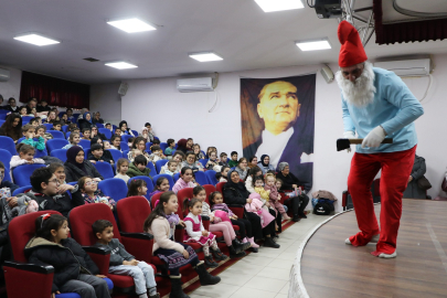 “Şirinler” Çiftlikköy’de çocuklarla buluştu