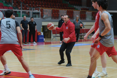 Başkan Yele parkeye indi