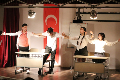 Çiftlikköy’de tiyatro şöleni ‘Canımız Sağ Olsun’la devam etti