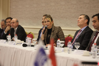 Altınova Belediye Başkanı Yasemin Fazlaca, TDBB toplantısına katıldı