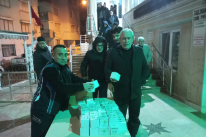 Vatandaşlara kandil simidi ikram edildi