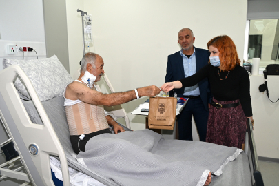 Yalova Belediyesi’nden yılın ilk hastane ziyaretleri