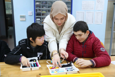 Özel öğrencilere robotik etkinliği